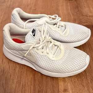 Nike Womens 812655-110 White Running Shoes Sneakers Size 8.5